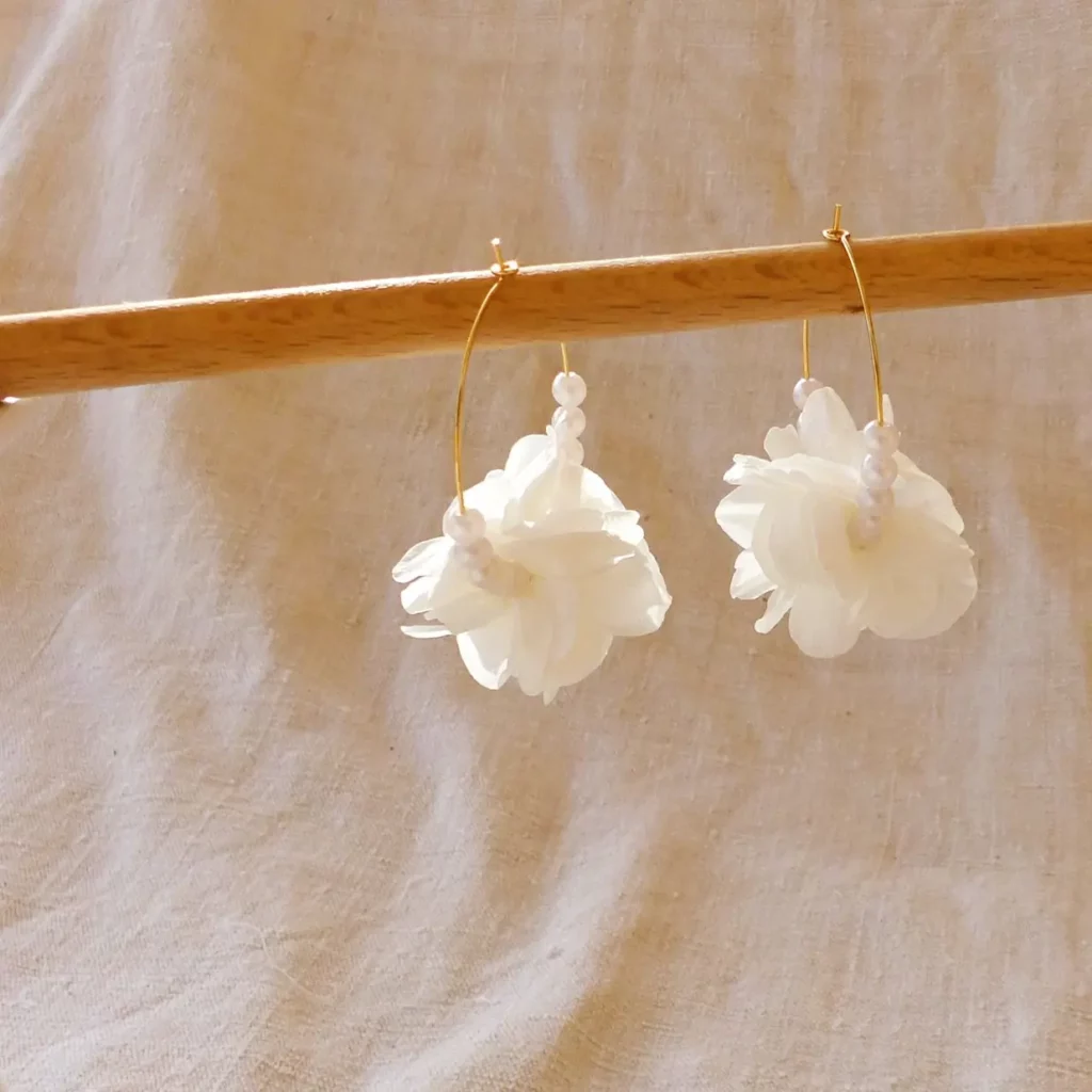 Boucles d'oreilles en hortensia blanc stabilisé